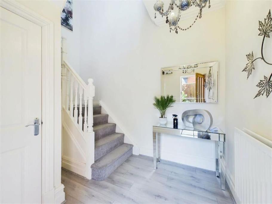 Upmarket Apartment In Ormskirk Eksteriør bilde