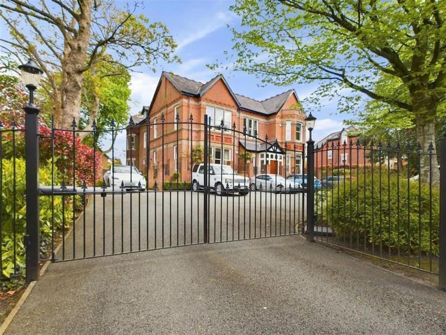 Upmarket Apartment In Ormskirk Eksteriør bilde